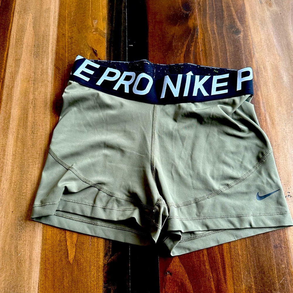 NIKE PRO shorts size medium